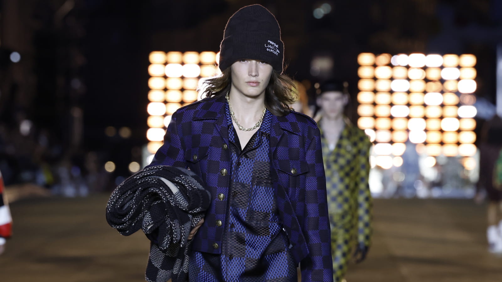 Look 28