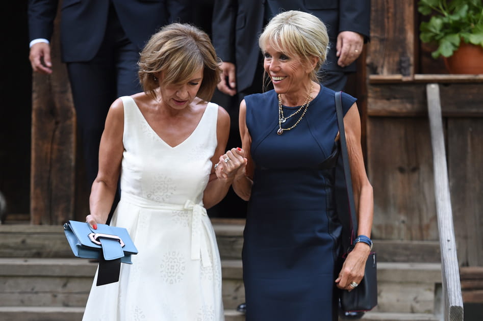 Brigitte Macron, raffin&eacute;e avec son chignon flou