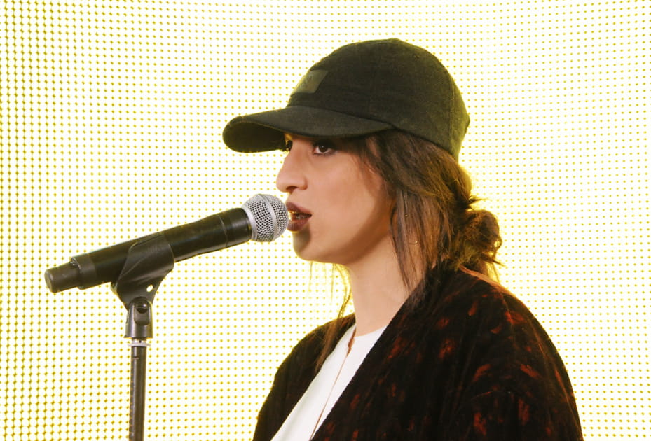 Cam&eacute;lia Jordana et sa coiffure messy