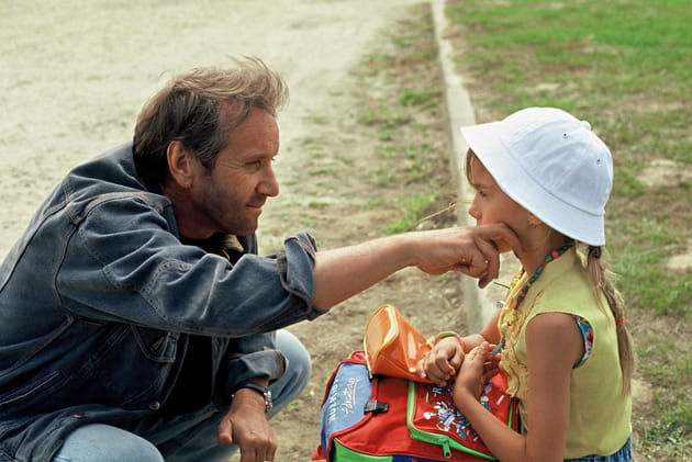 Yves Rénier, tendre avec Léa François dans le feuilleton Le Surdoué en 1996