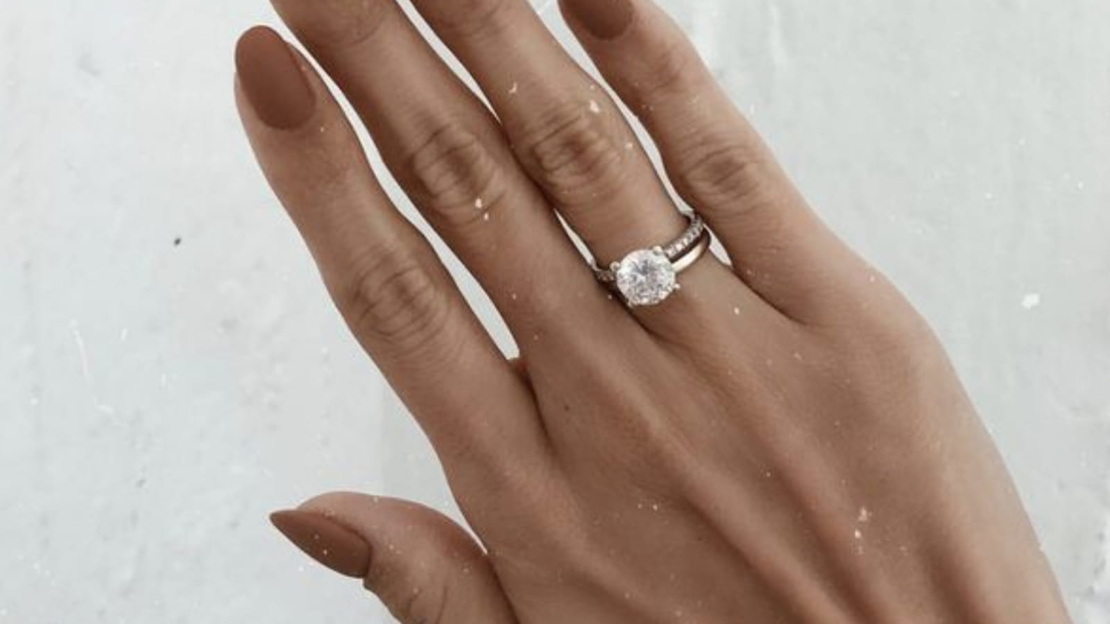 Des ongles nude moka