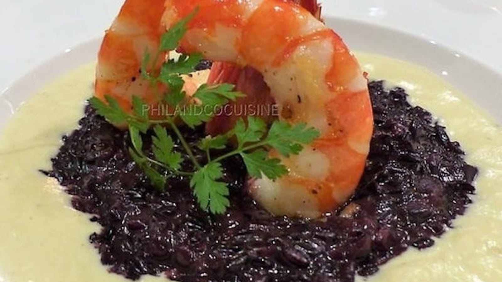Risotto vénéré, gambas poêlées et crème de poireaux au curry