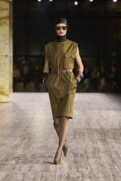 Look 17 du défilé Saint Laurent printemps-été 2024
