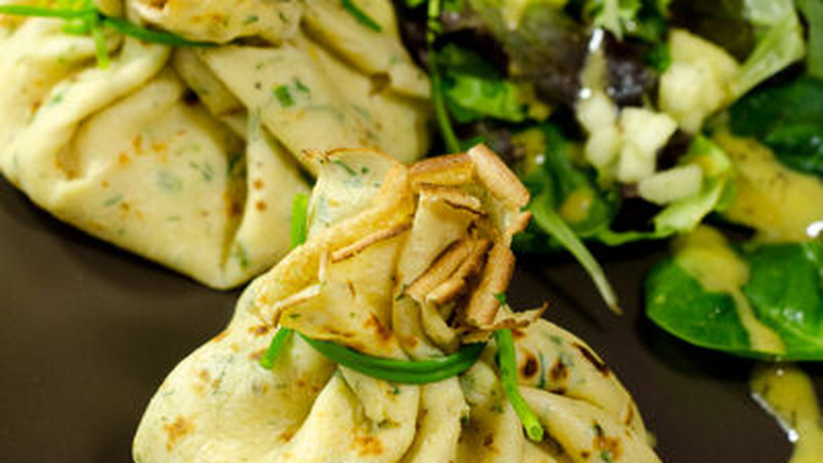 Aumônières de crêpes herbes, saumon