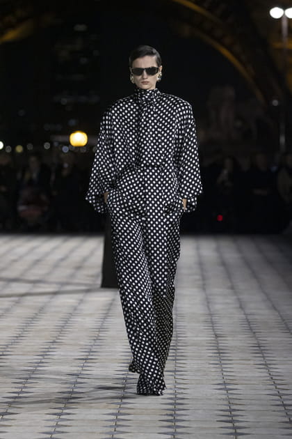 Look 48&nbsp;du d&eacute;fil&eacute; Saint Laurent