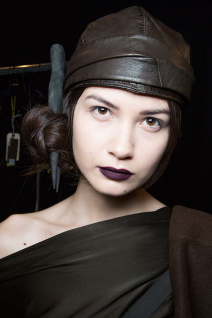 Le bonnet en cuir du d&eacute;fil&eacute; Nicholas K