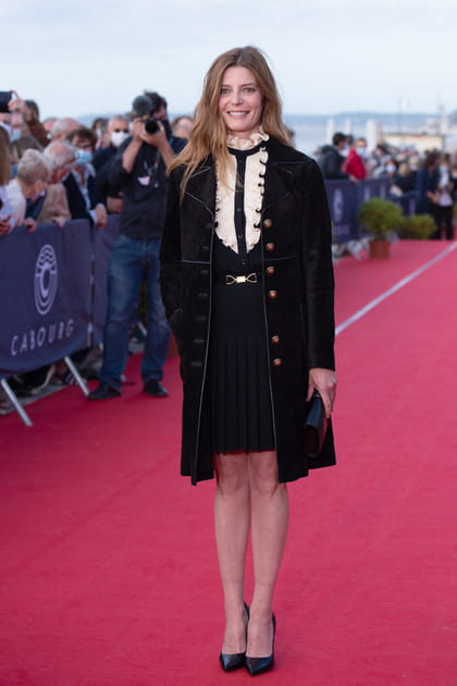 Chiara Mastroianni en robe babydoll noir et blanc