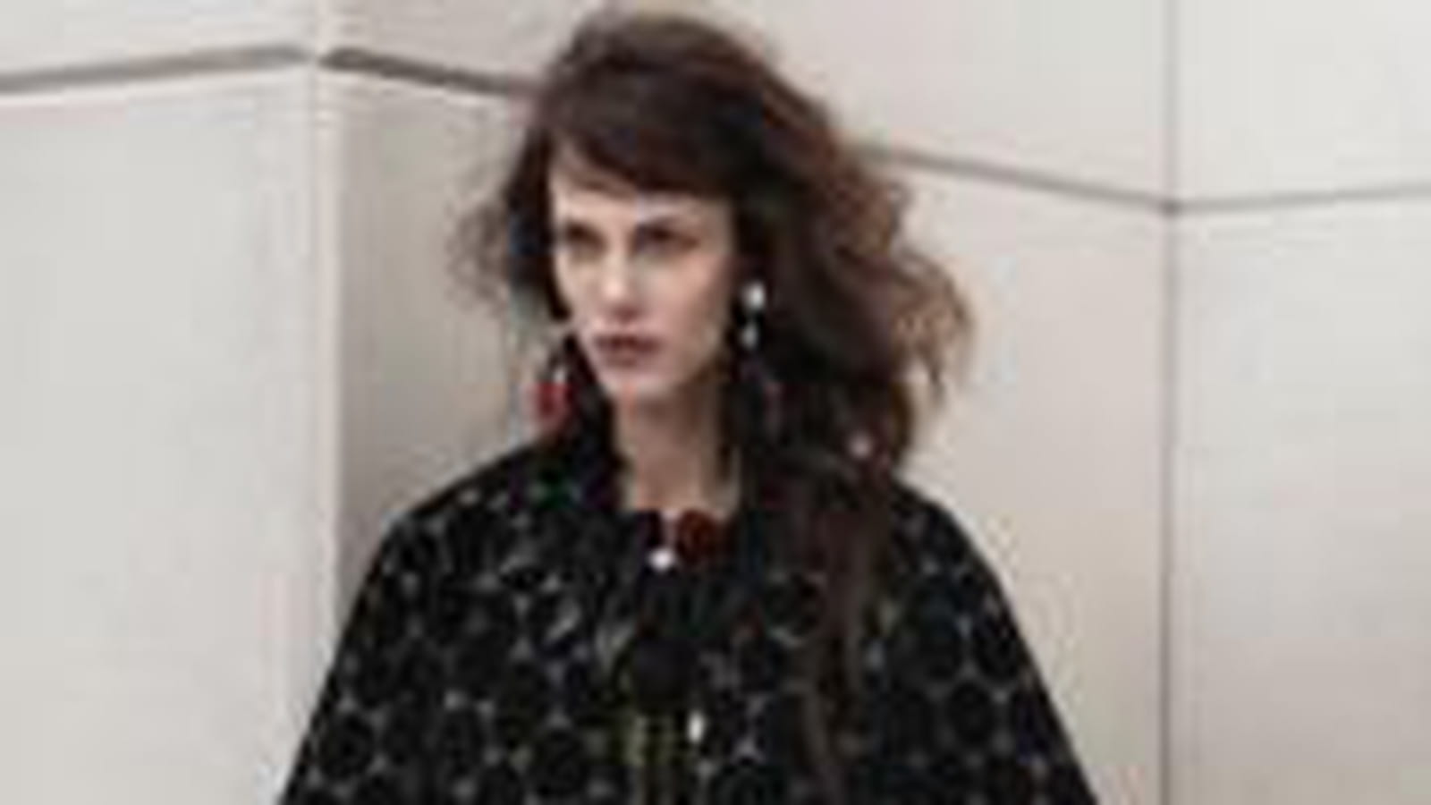 La robe et le manteau à pois