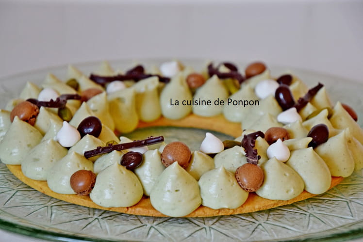 Pâte sucrée selon Cyril Lignac, garnie de crème diplomate à la pistache-image