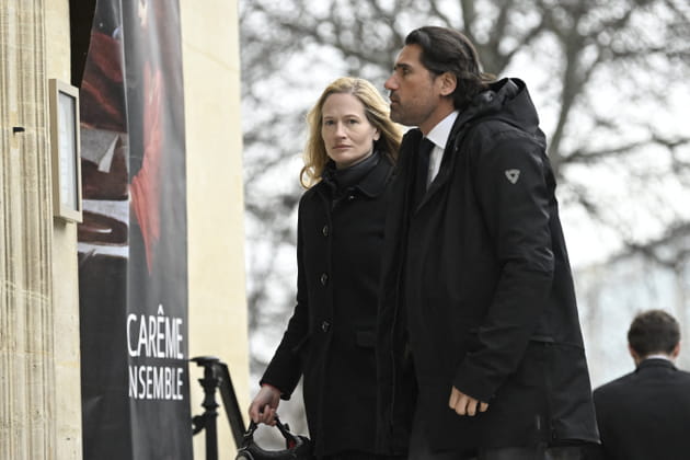 Consuelo Remmert, demi-sœur de Carla Bruni-Sarkozy, assiste aux obsèques de Pal Sarkozy