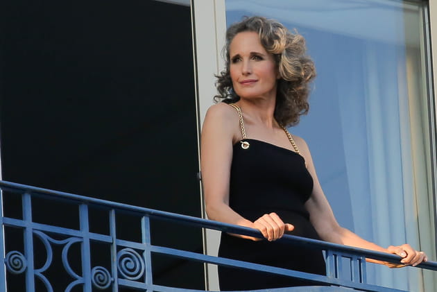 Andie MacDowell, devant l'h&ocirc;tel Martinez le 25&nbsp;mai
