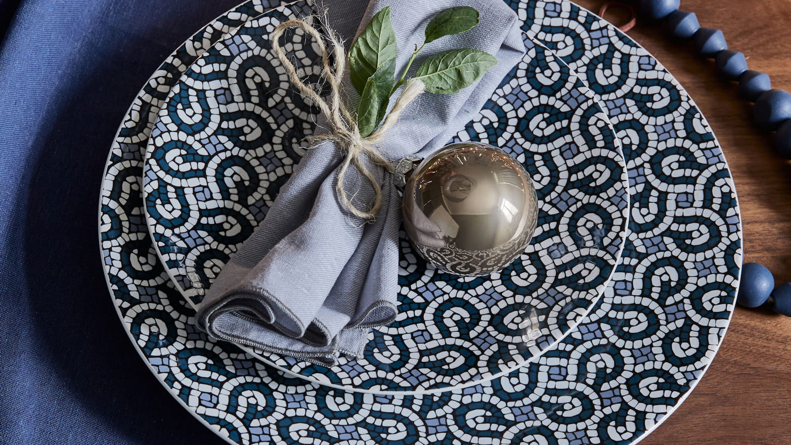 Boule de Noël dans l'assiette 