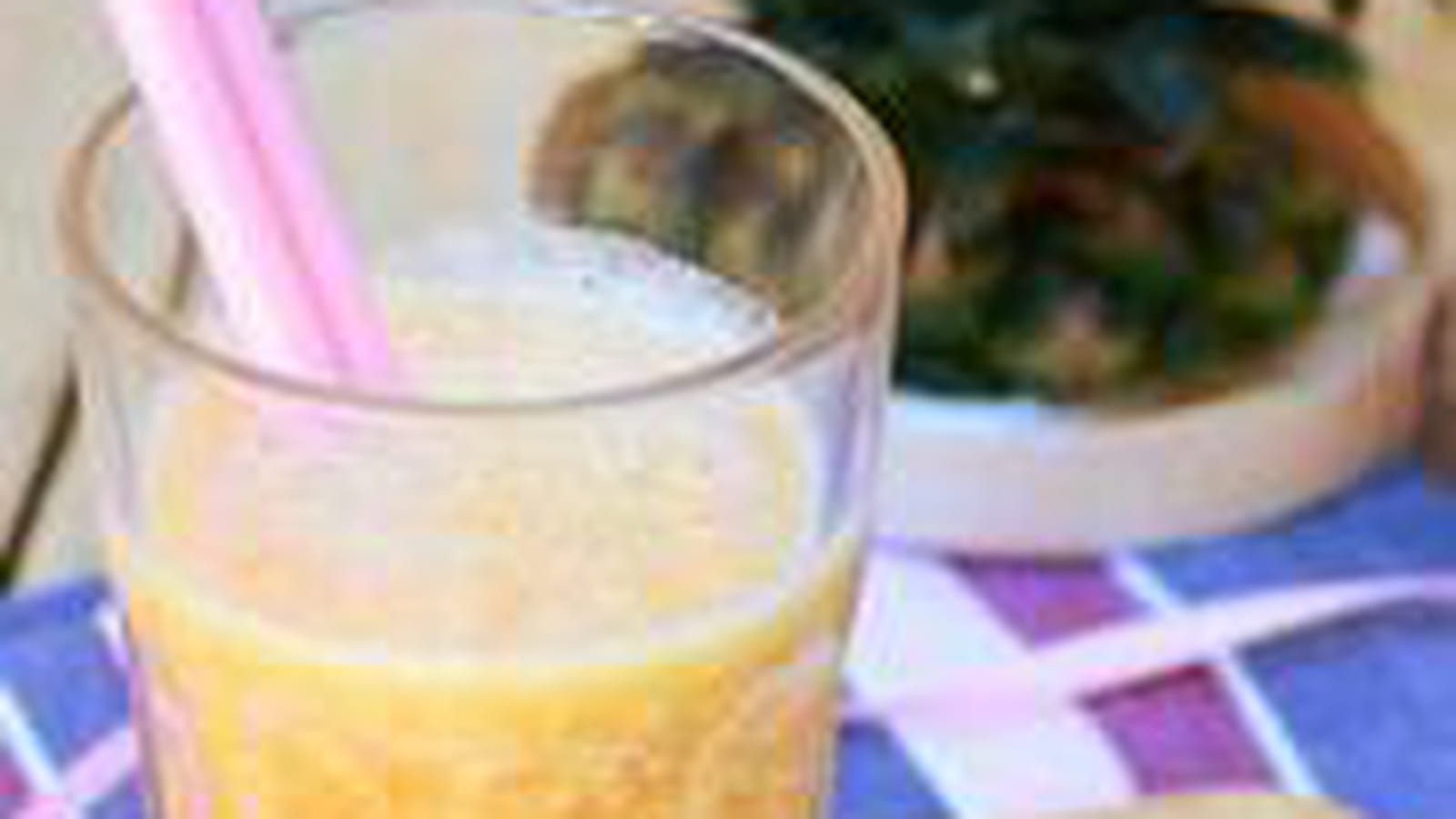 Jus frais d'ananas, pommes et pêches