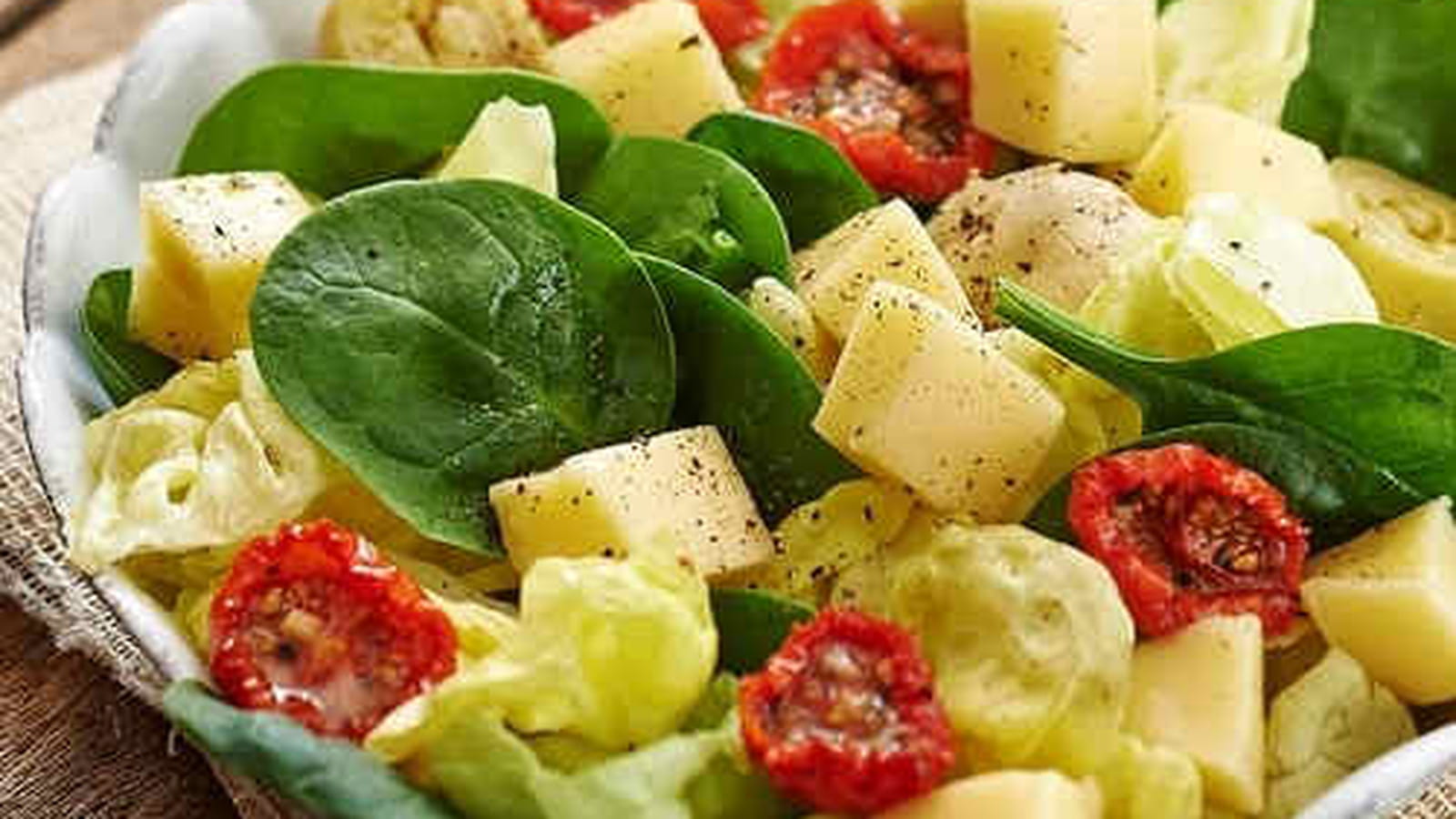 Salade de pousses d’épinard et Raclette de Savoie