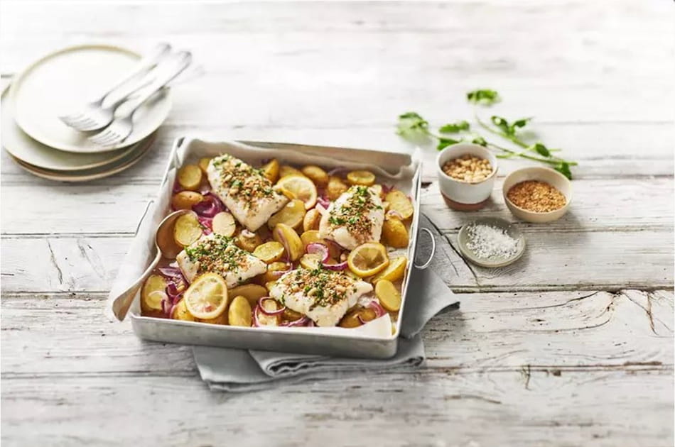 Filet de merlu sur son lit d'oignons rouges et bonnottes La Noirmoutier