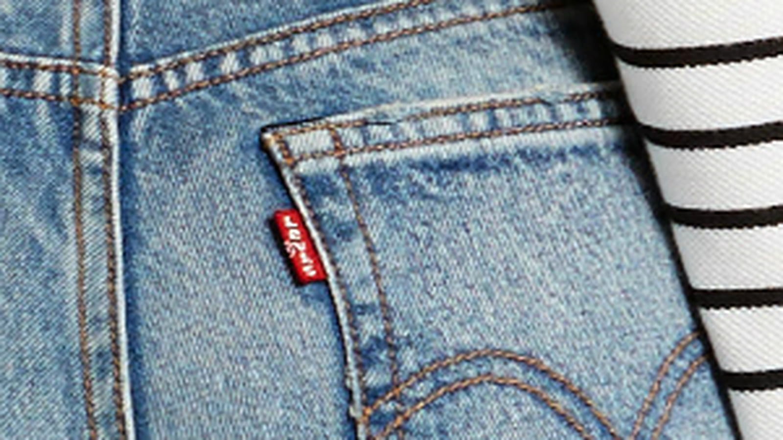 Tournée générale de jeans toniques ! 