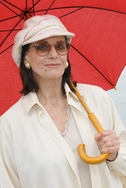 Claudine Auger sur la Croisette en 2007
