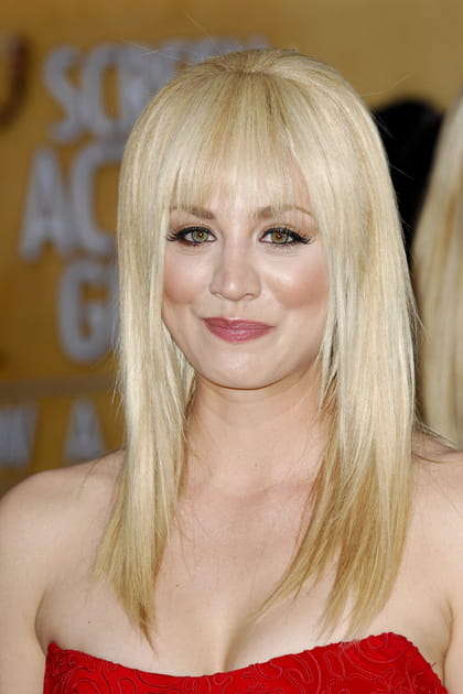 La raie des cheveux de Kaley Cuoco