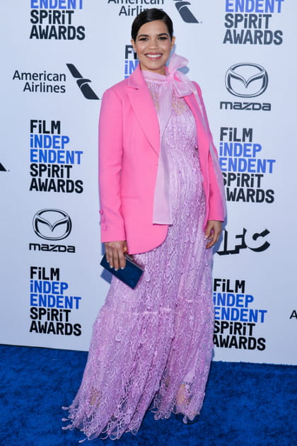 America Ferrera en tenue rose