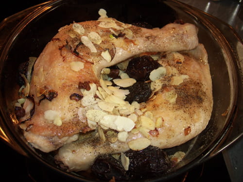 Poulet aux amandes et pruneaux