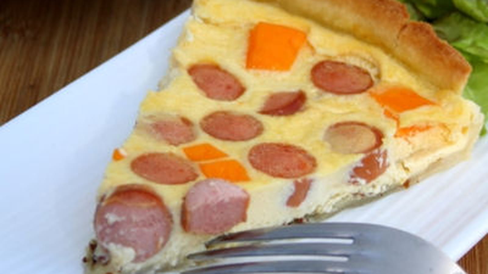 Quiche aux knacki et mimolette