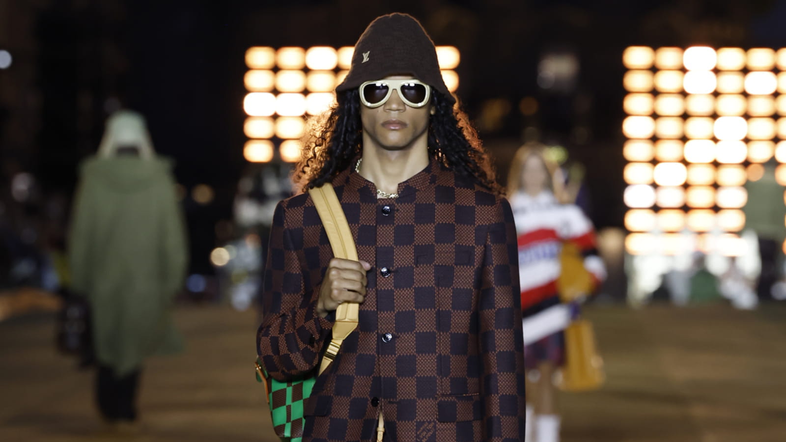 Look 25
