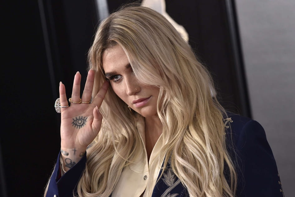 L'oeil tatou&eacute; sur la main de Kesha