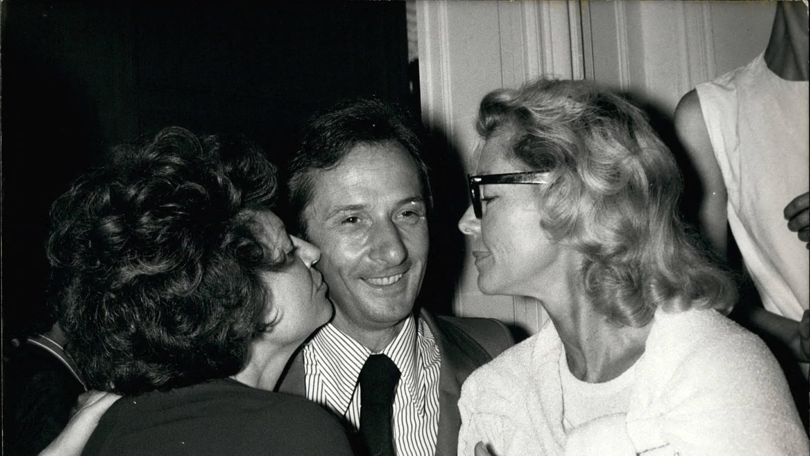 Régine, au défilé Dior avec Marc Bohan et Lauren Bacall en 1972
