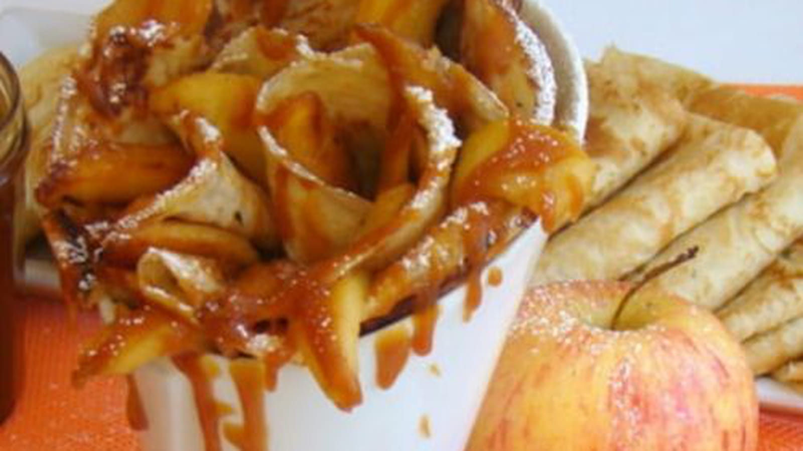 Crêpes moelleuses aux pommes caramélisées au beurre salé