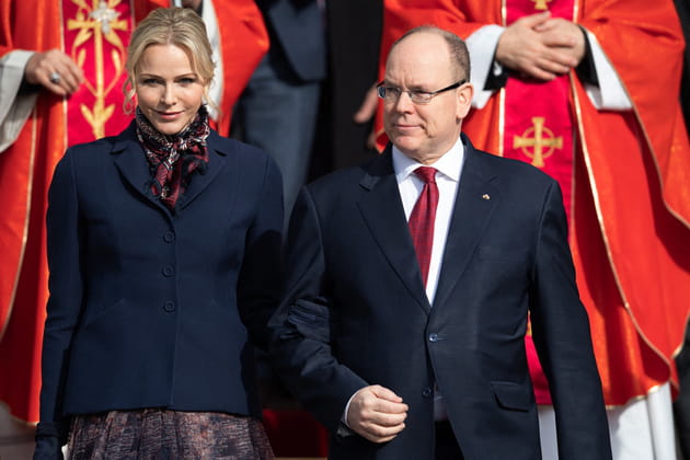Le prince Albert II et la princesse Charl&egrave;ne de Monaco viennent assister &agrave; un messe &agrave; l'occasion de la Sainte-D&eacute;vote.