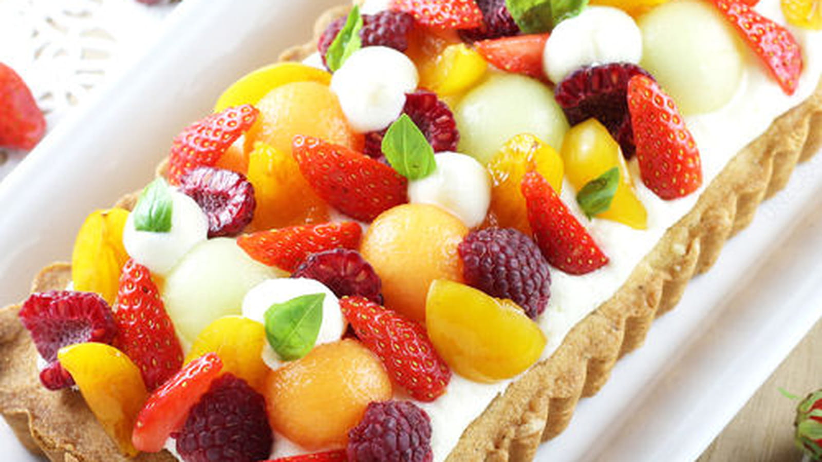 Tarte sablée à la mousse légère au chocolat blanc et aux fruits d'été