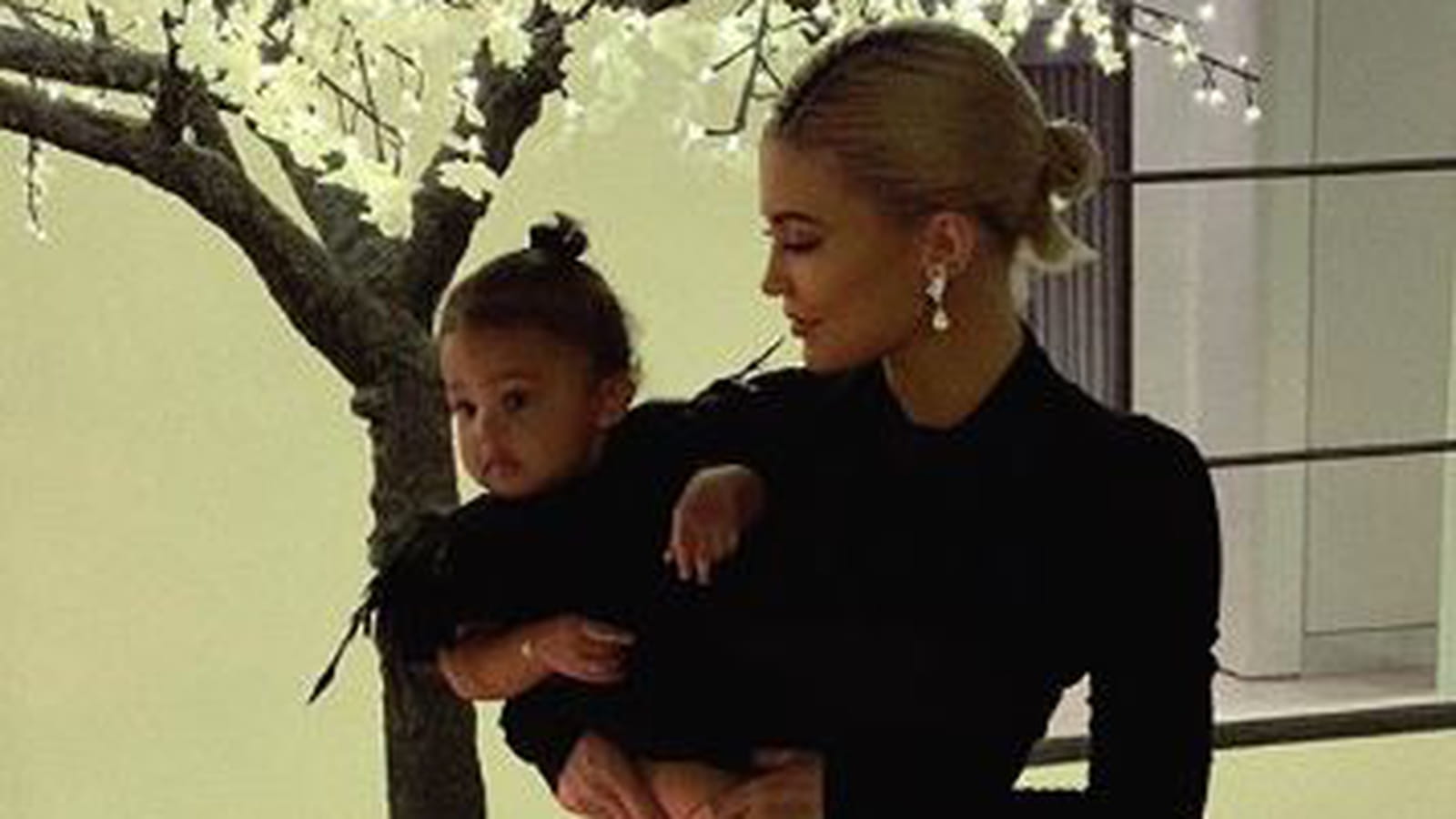 Kylie Jenner, élégante avec sa fille Stormi