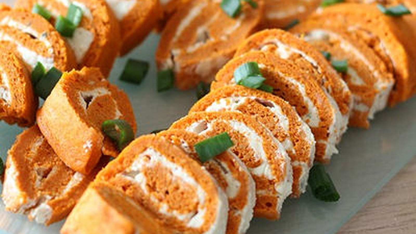 Roulé tomate, paprika, fromage aux herbes