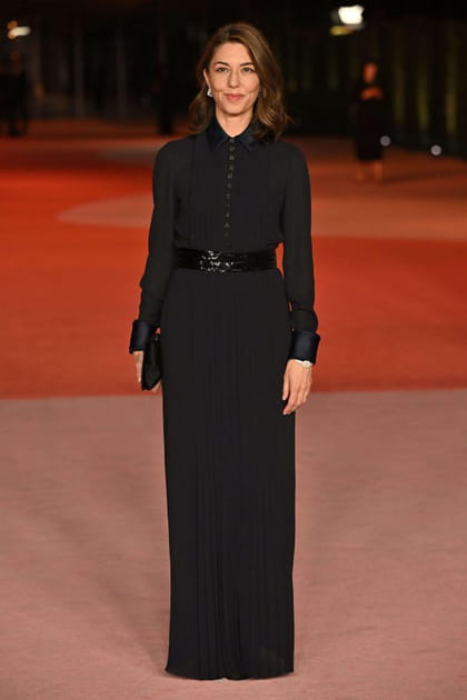 Sofia Coppola en robe noire cintrée