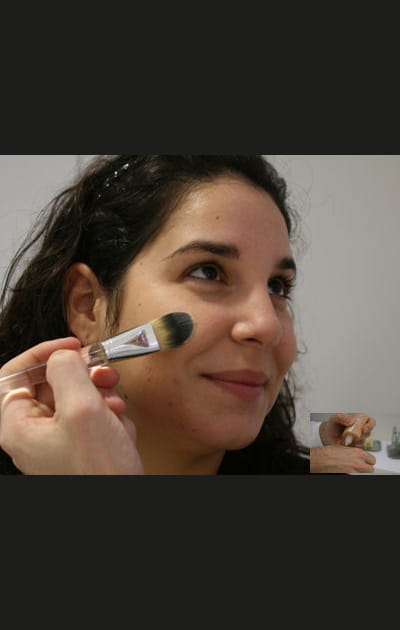 Les pores&nbsp;: l'application du fond de teint