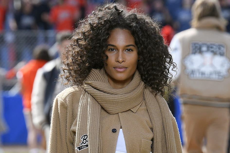 La coiffure afro de Cindy Bruna