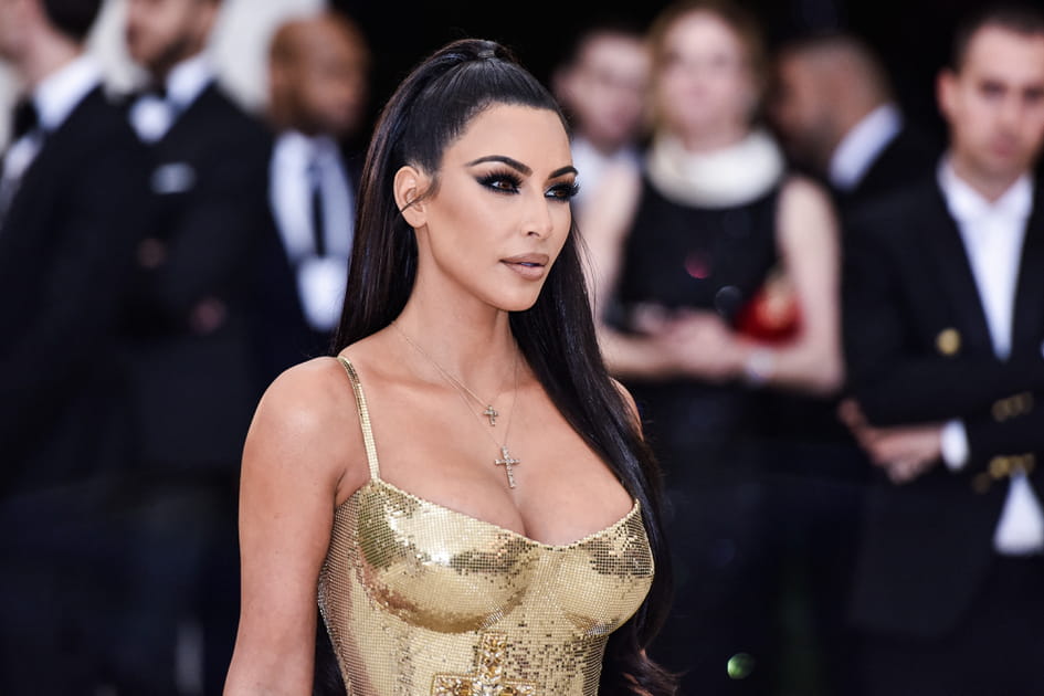 Les faux cils XXL de Kim Kardashian