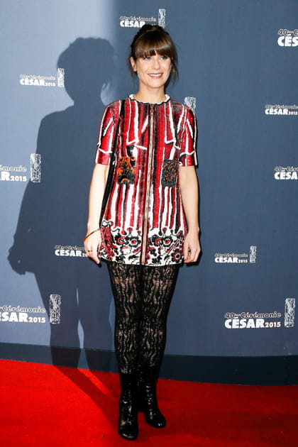 Marina Foïs en robe à rayures