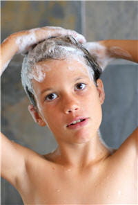 pour que le shampoing soit efficace, il faut bien respecter le temps de pause.