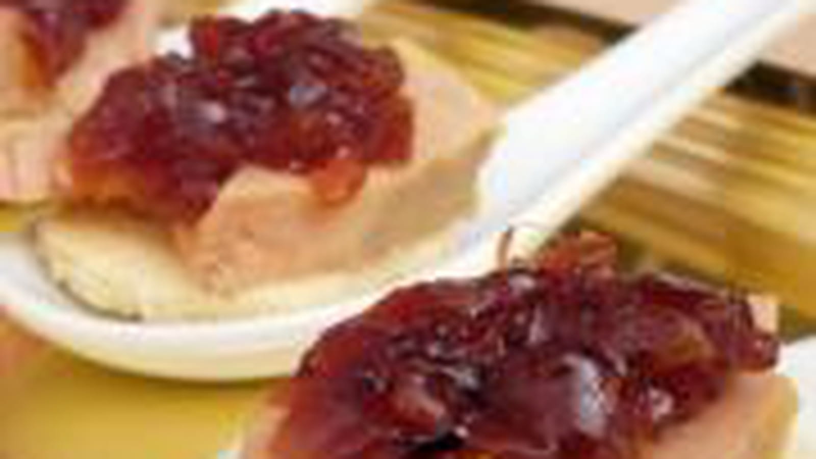 Foie gras et confit d'oignons roses