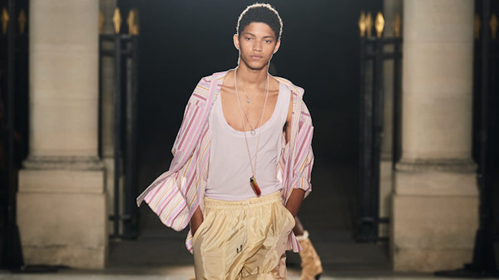 Look 16