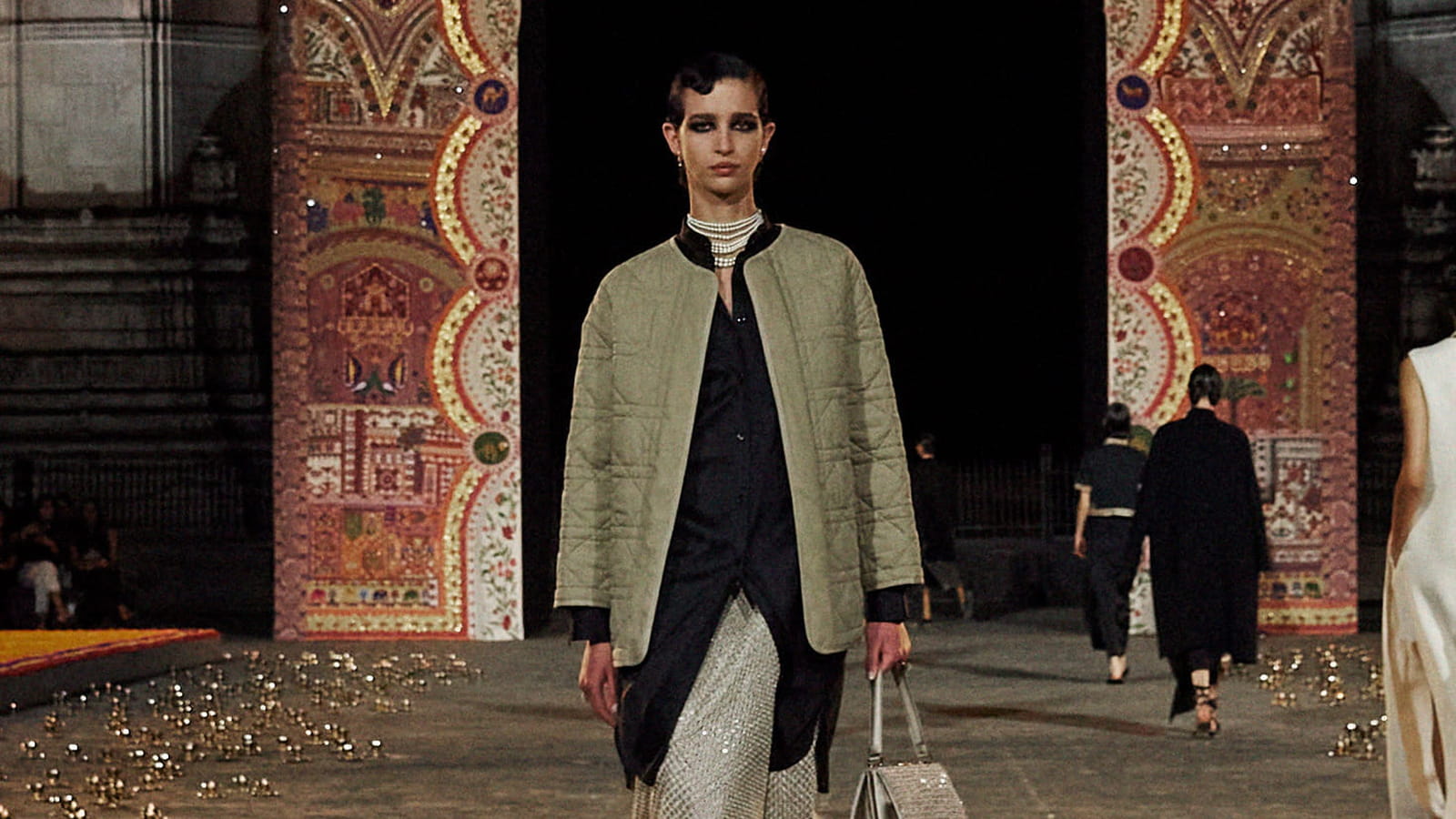 Look 18