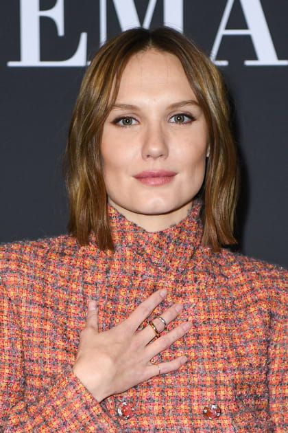 Ana Girardot est &eacute;blouissante avec son carr&eacute; wavy