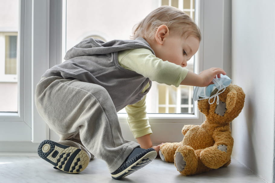 Port du masque avec bébé : sociabilité, retard du langage