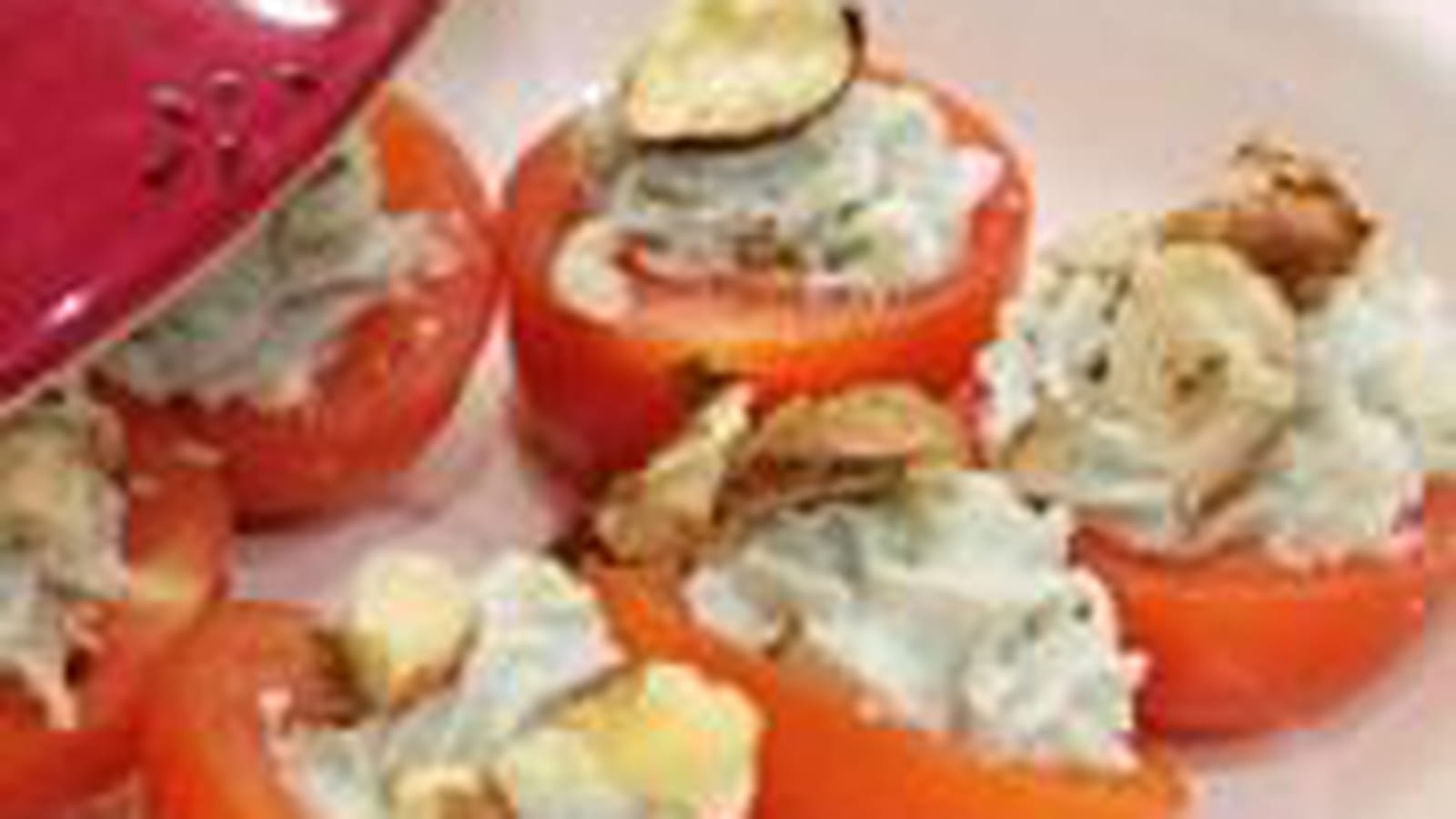 Tomates cerise au roquefort et noisettes