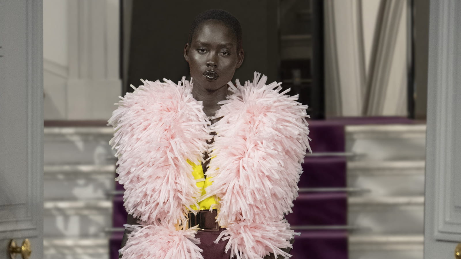 Look 45 du défilé Valentino