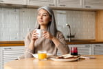 À 57 ans, elle découvre ce petit-déjeuner étonnamment simple - six mois plus tard, 13 kilos en moins