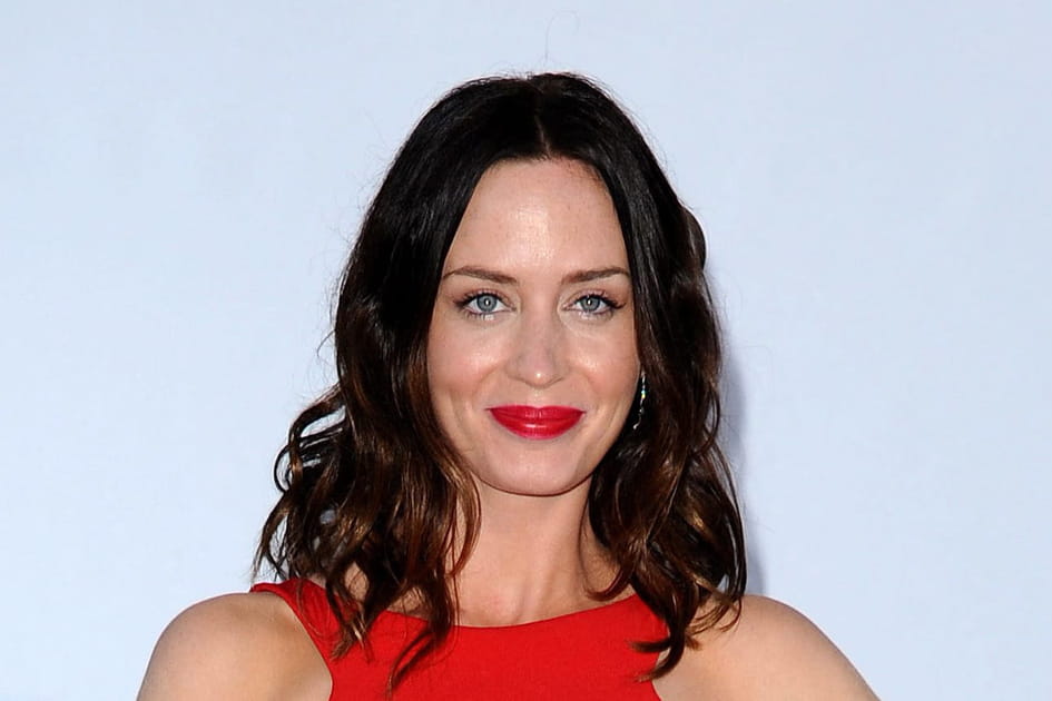 La bouche rouge passion d'Emily Blunt