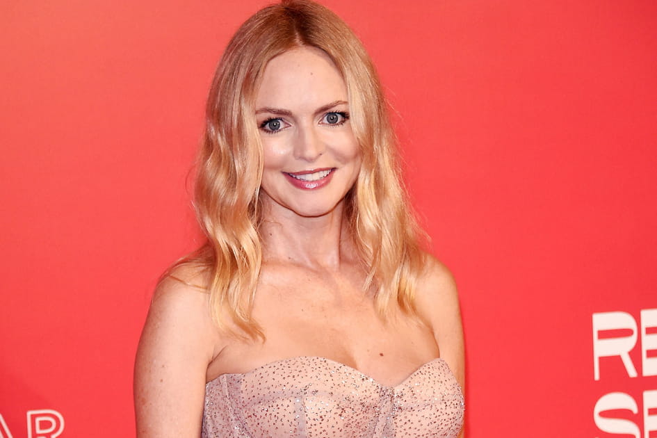 Les ondulations mi-longues de Heather Graham