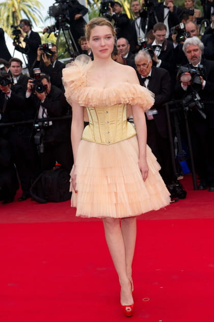 Léa Seydoux en robe courte en tulle à la couleur pêche